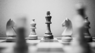 black and white chess pieces